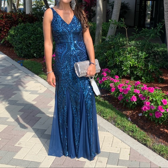 NW Peacock Ling formal dress - Picture 2 of 10